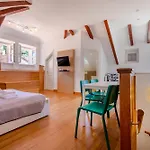 Apartament Feri *