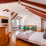 Feri Apartamento *