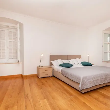 Feri * ドゥブロブニク